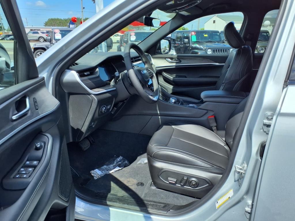 new 2025 Jeep Grand Cherokee L car, priced at $49,160