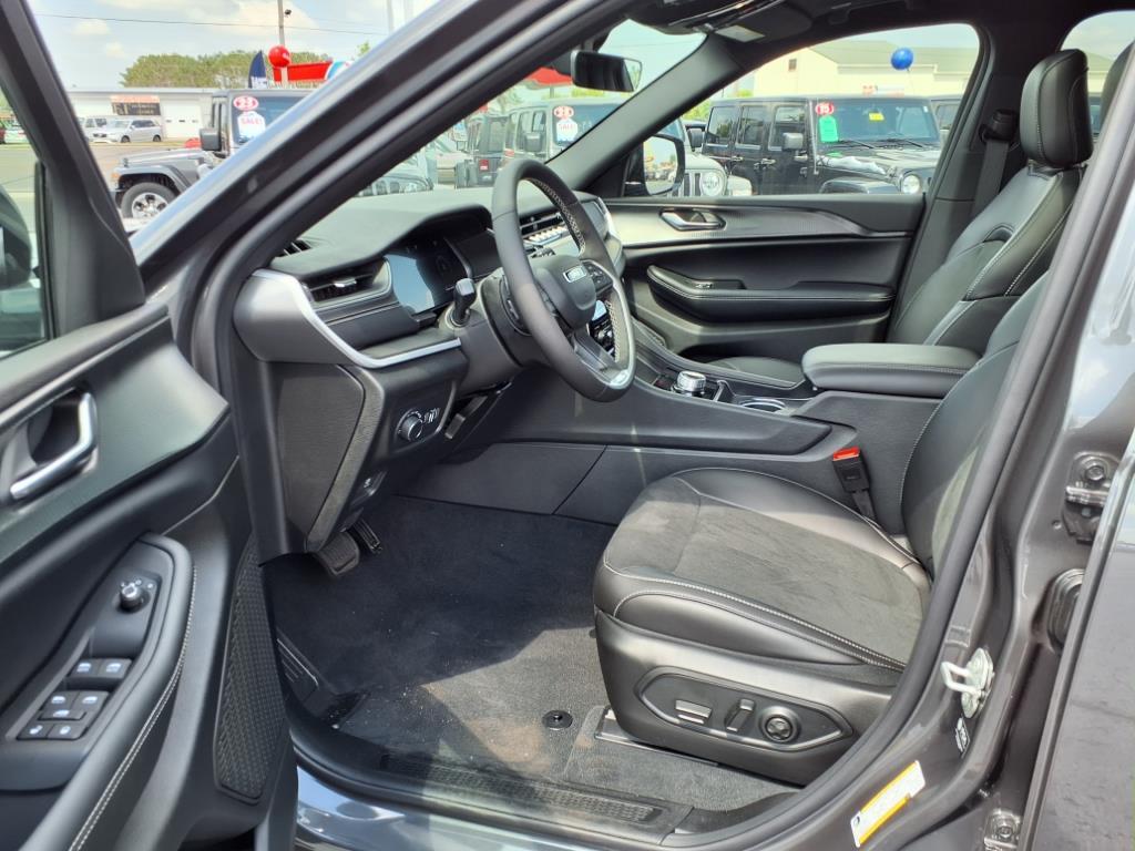 new 2025 Jeep Grand Cherokee L car, priced at $47,118