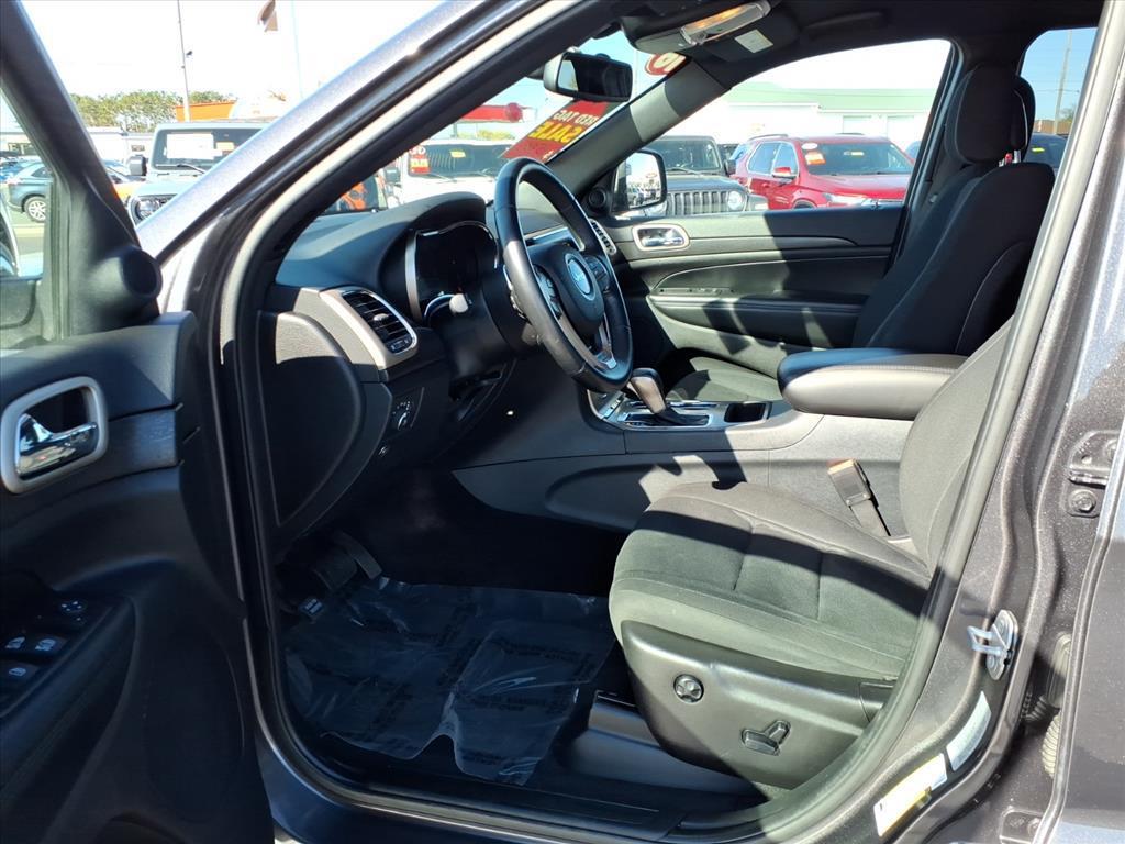 used 2016 Jeep Grand Cherokee car, priced at $15,900