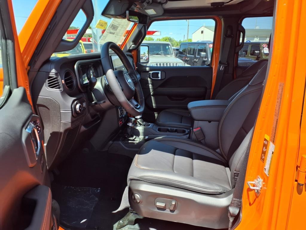 new 2025 Jeep Wrangler car, priced at $100,009