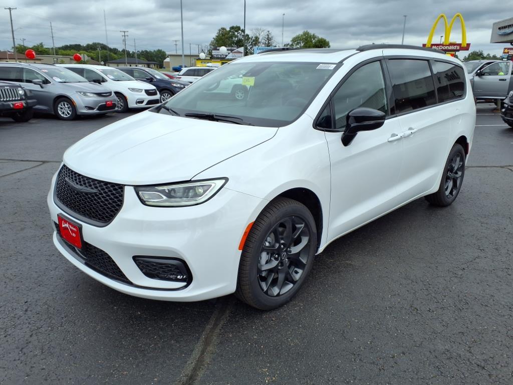new 2026 Chrysler Pacifica car, priced at $54,070