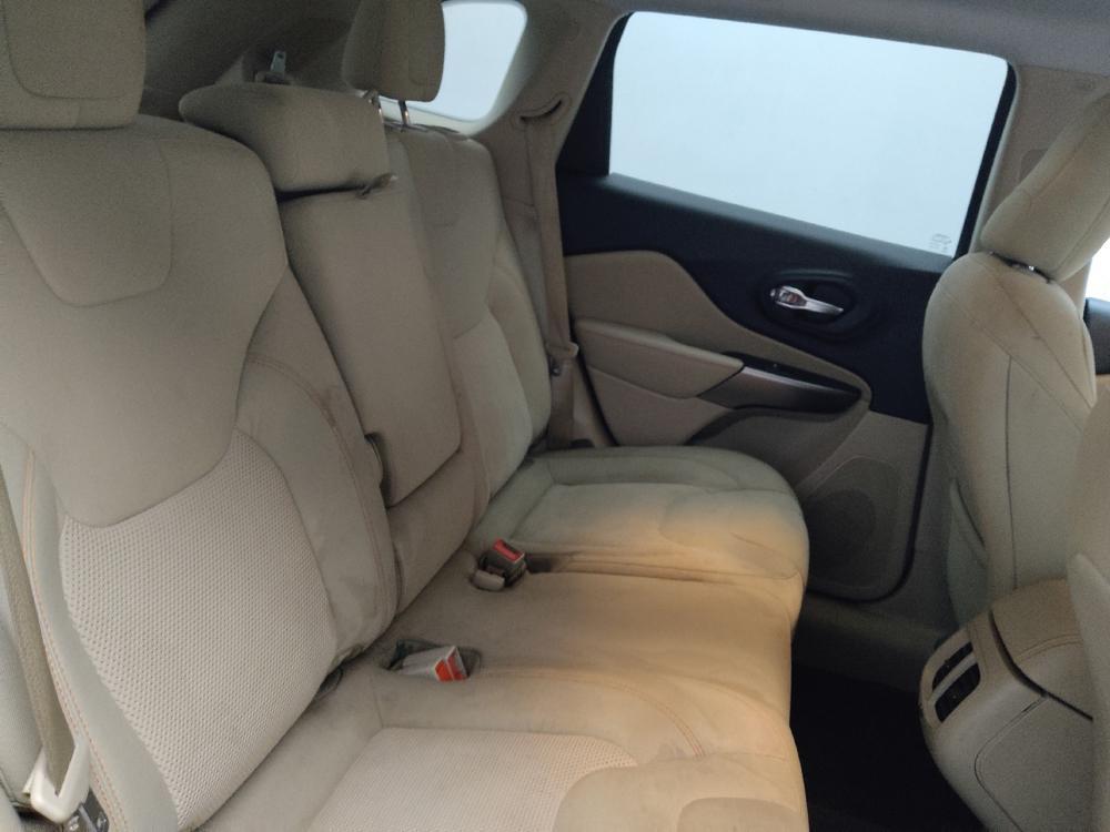 used 2020 Jeep Cherokee car, priced at $16,195