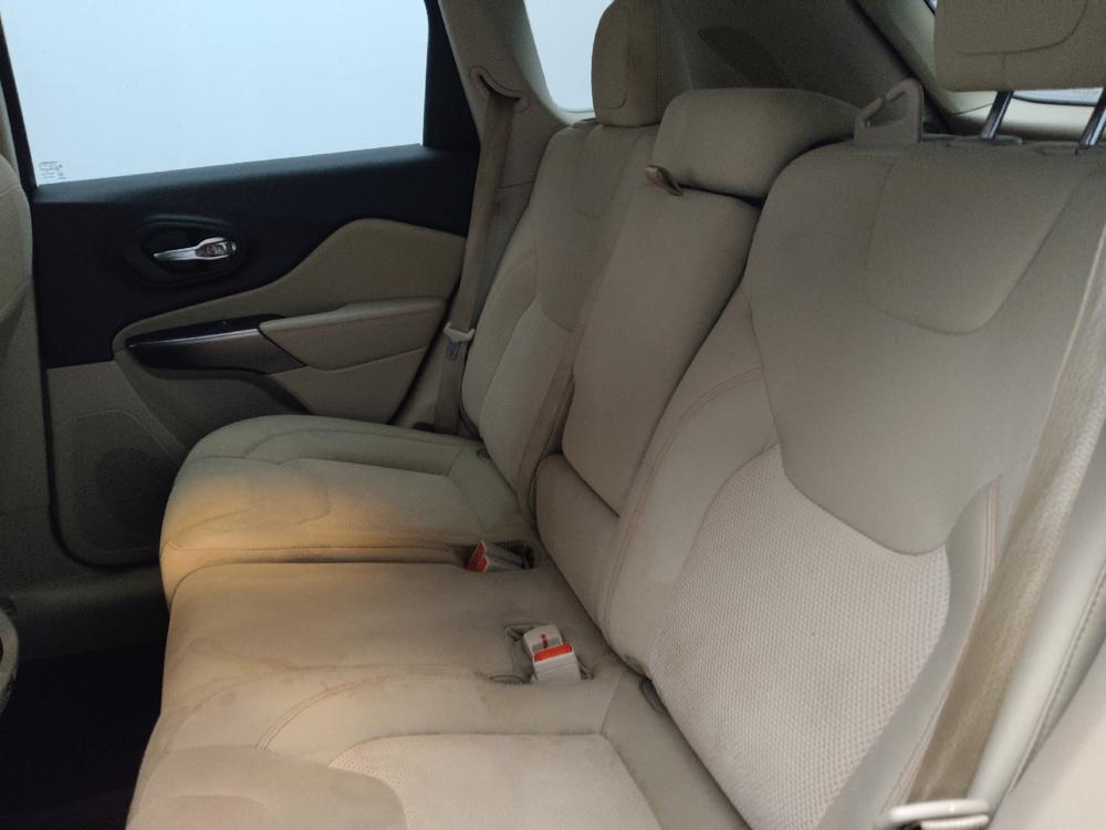 used 2020 Jeep Cherokee car, priced at $16,195