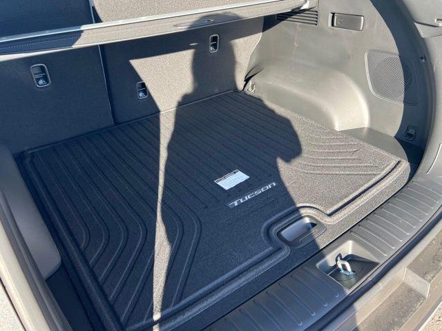 new 2026 Hyundai TUCSON Hybrid car, priced at $40,980