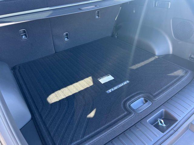 new 2026 Hyundai TUCSON Hybrid car, priced at $40,575