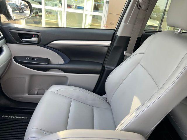 used 2017 Toyota Highlander Hybrid car, priced at $26,500