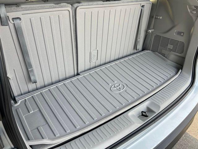 used 2017 Toyota Highlander Hybrid car, priced at $26,500