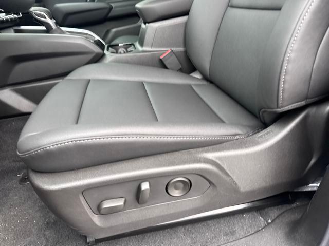 new 2025 Chevrolet Colorado car, priced at $36,060