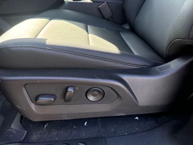 new 2025 Chevrolet Colorado car, priced at $39,020