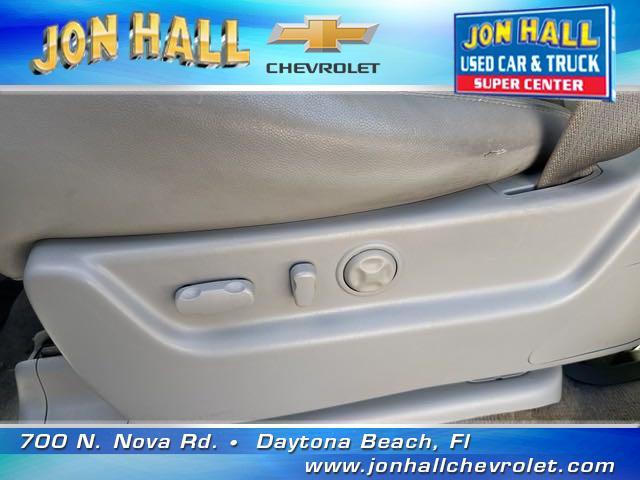 used 2009 Chevrolet Suburban car, priced at $9,999