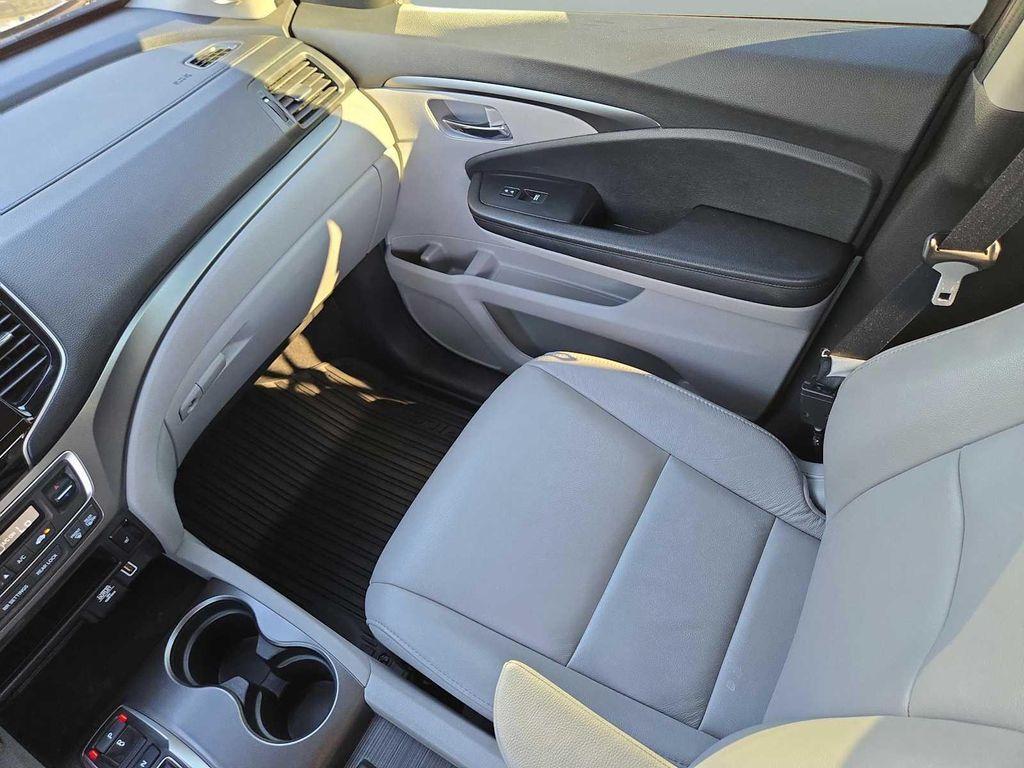 used 2022 Honda Pilot car, priced at $23,998