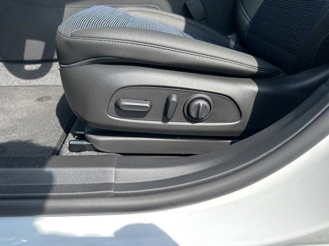 new 2025 Buick Envista car, priced at $25,530