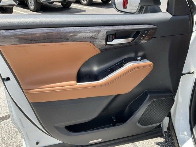 used 2023 Toyota Highlander car, priced at $43,538
