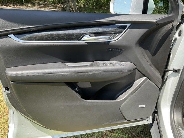used 2020 Cadillac XT5 car, priced at $23,324
