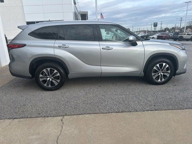 used 2022 Toyota Highlander car, priced at $32,988