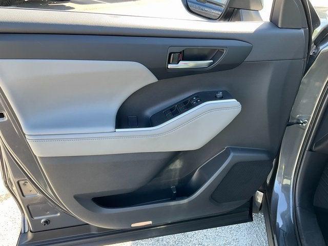 used 2024 Toyota Highlander car, priced at $44,292