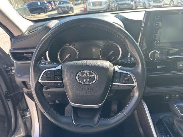 used 2022 Toyota Highlander car, priced at $32,488