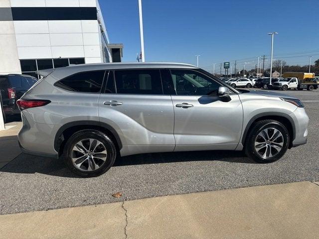 used 2022 Toyota Highlander car, priced at $32,488