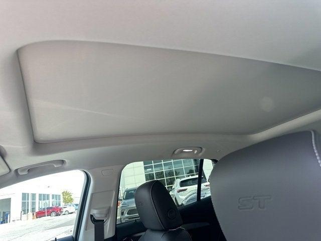 new 2025 Buick Envision car, priced at $42,730