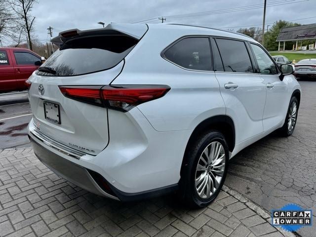 used 2022 Toyota Highlander car, priced at $38,954