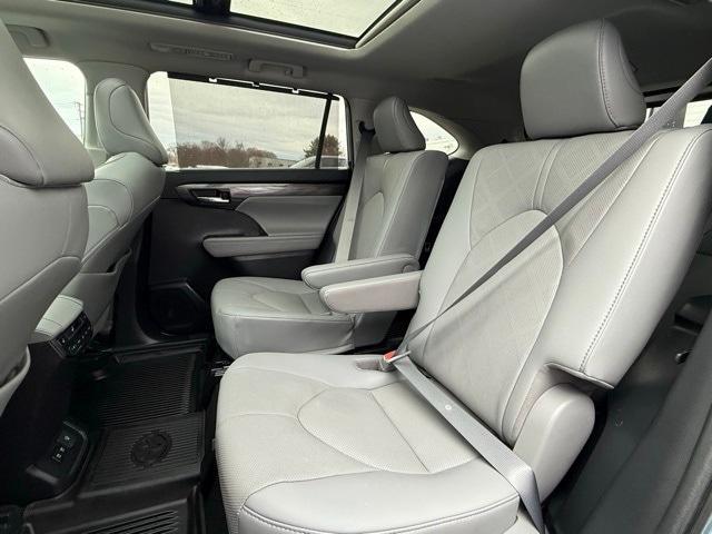 used 2021 Toyota Highlander car, priced at $36,974