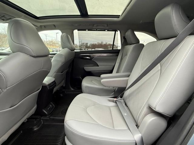 used 2021 Toyota Highlander car, priced at $36,974