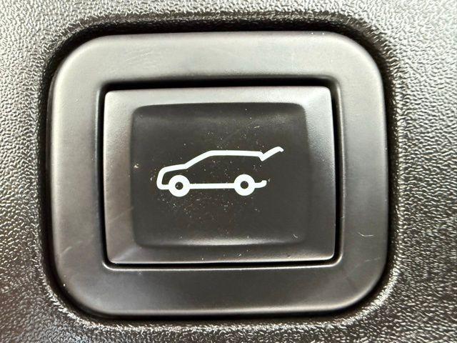 used 2021 Cadillac XT5 car, priced at $30,574