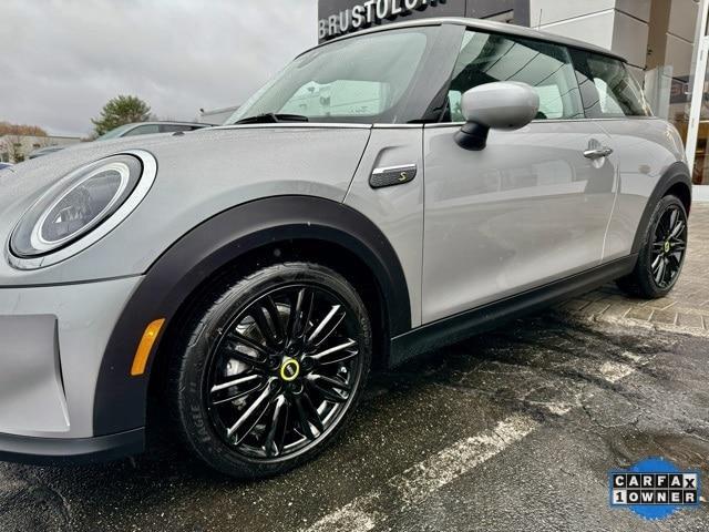 used 2024 MINI SE Hardtop car, priced at $24,574