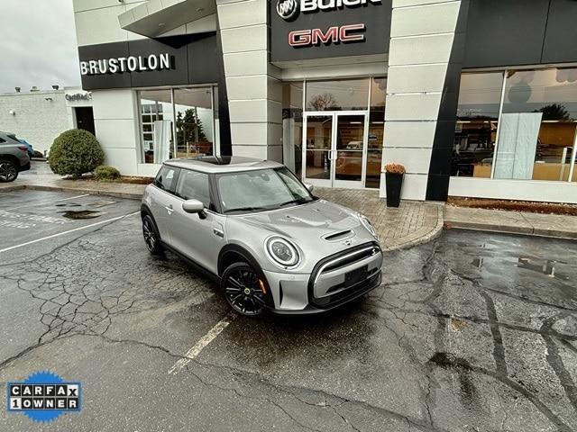 used 2024 MINI SE Hardtop car, priced at $24,574