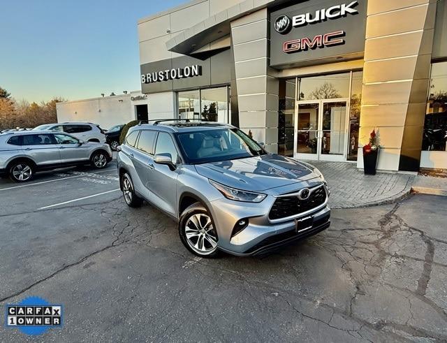 used 2022 Toyota Highlander car, priced at $34,974