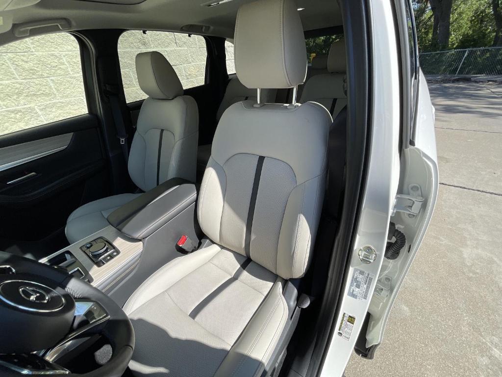 new 2025 Mazda CX-90 car, priced at $41,895