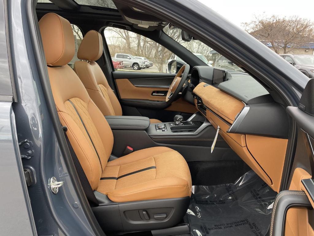new 2025 Mazda CX-70 car, priced at $53,678