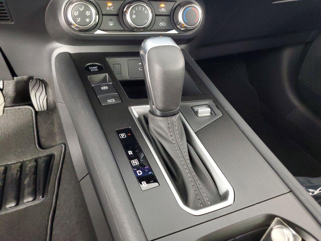 new 2025 Nissan Kicks car, priced at $23,082