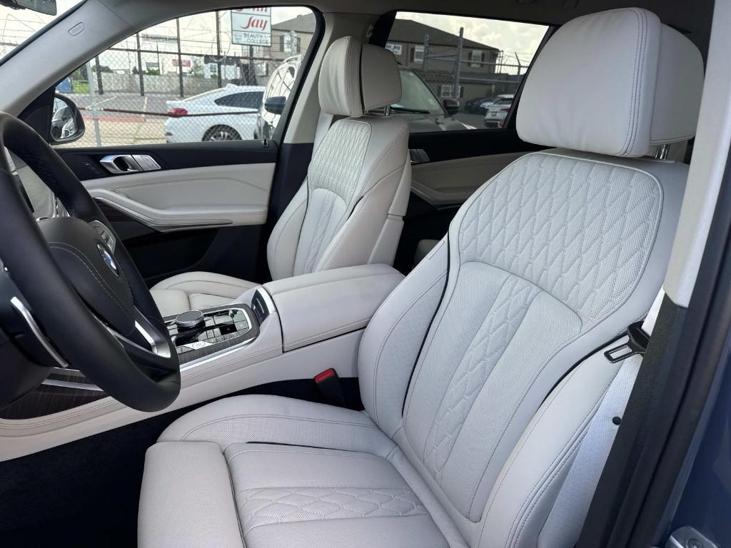 new 2026 BMW X7 car, priced at $102,505