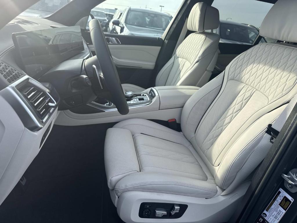 new 2026 BMW X7 car, priced at $131,305