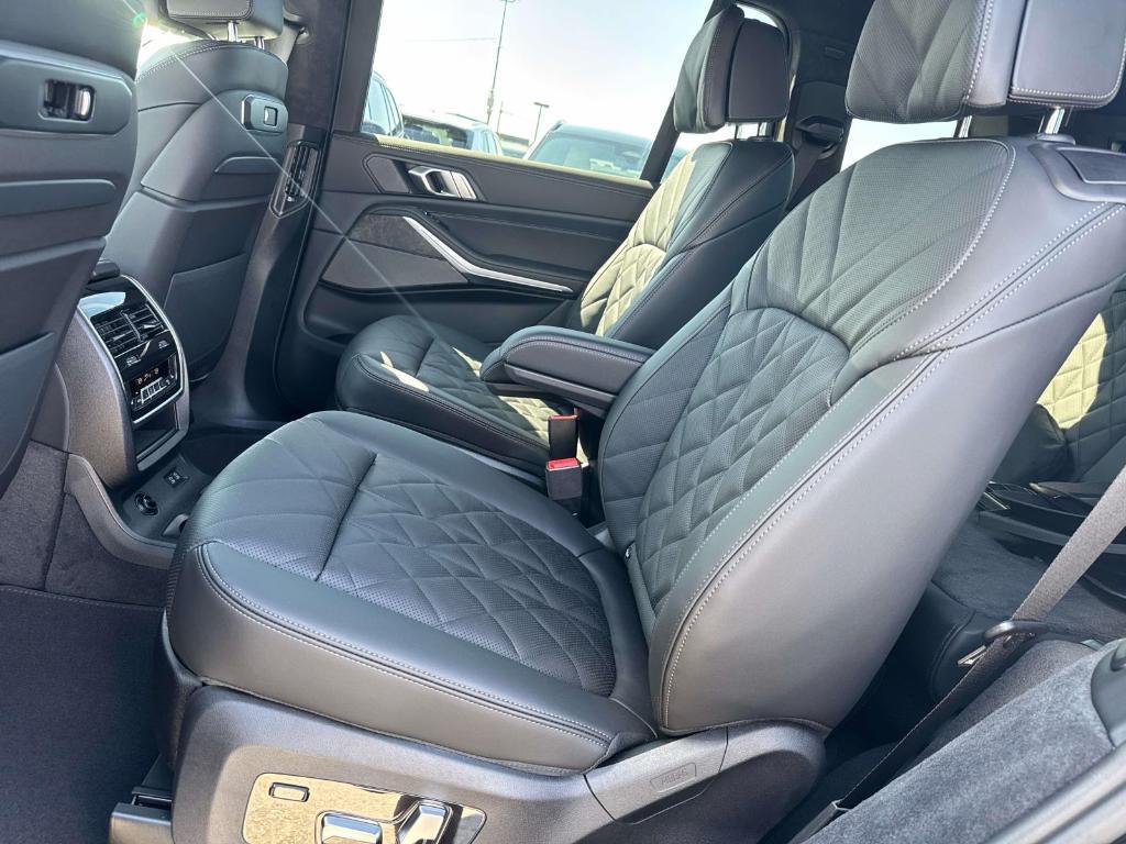 new 2026 BMW X7 car, priced at $101,635