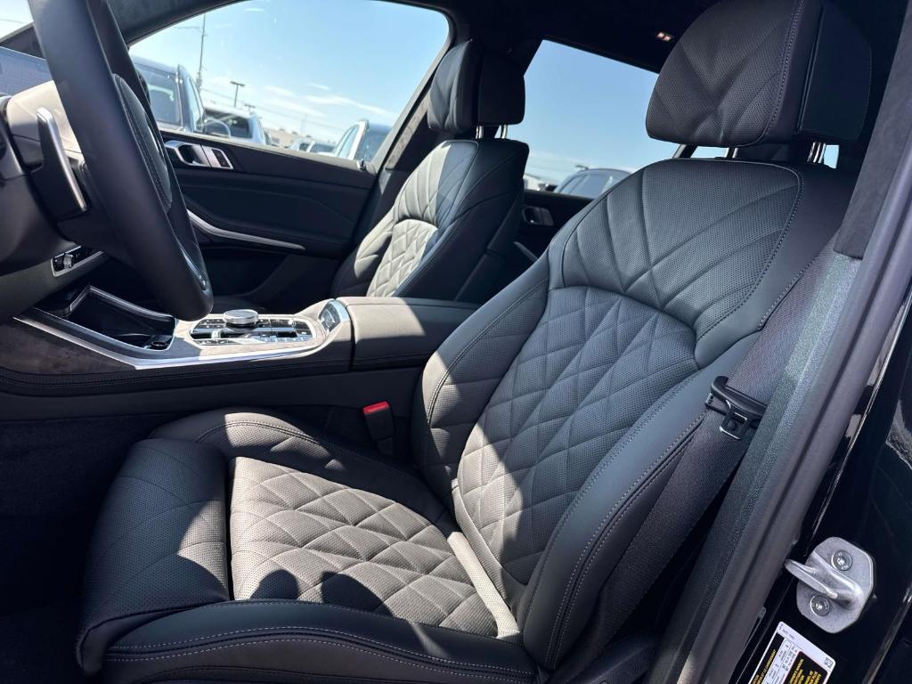 new 2026 BMW X7 car, priced at $101,635