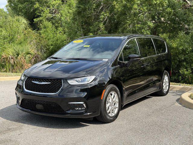 used 2025 Chrysler Pacifica car, priced at $39,588