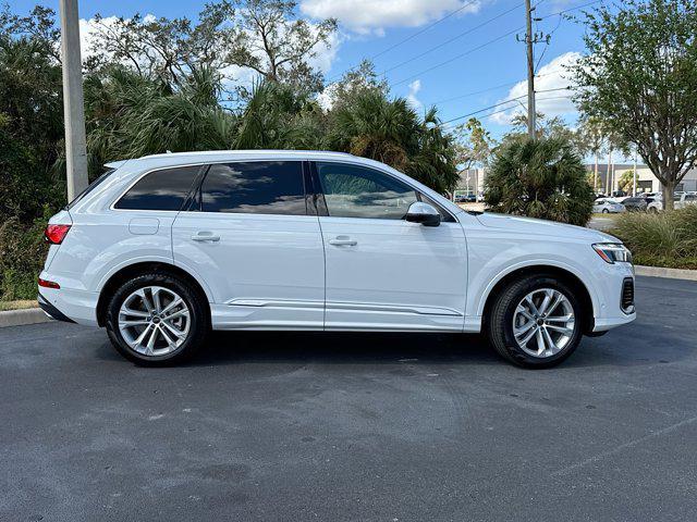 new 2025 Audi Q7 car, priced at $75,650