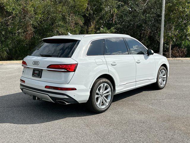 new 2025 Audi Q7 car, priced at $75,655