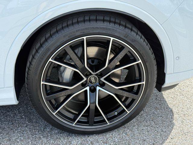 new 2025 Audi Q7 car, priced at $78,900