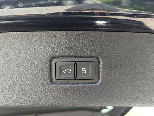 new 2025 Audi Q7 car, priced at $78,900