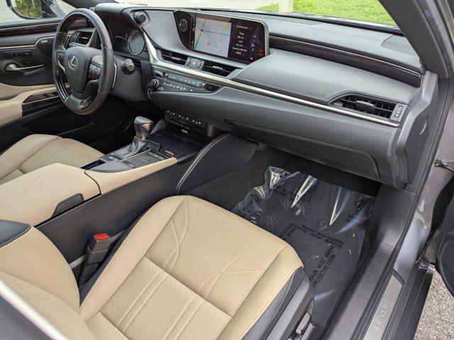 used 2019 Lexus ES 300h car, priced at $33,988
