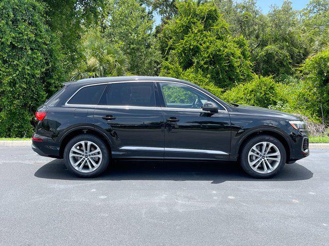 new 2025 Audi Q7 car, priced at $75,925