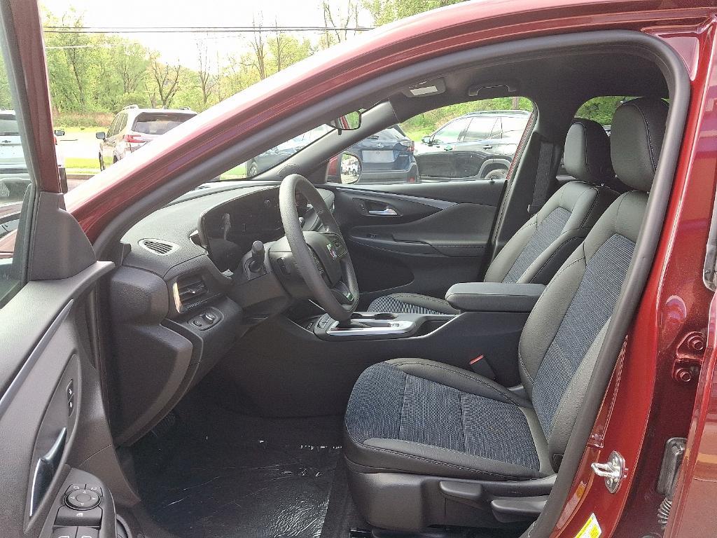 new 2025 Buick Envista car, priced at $26,225