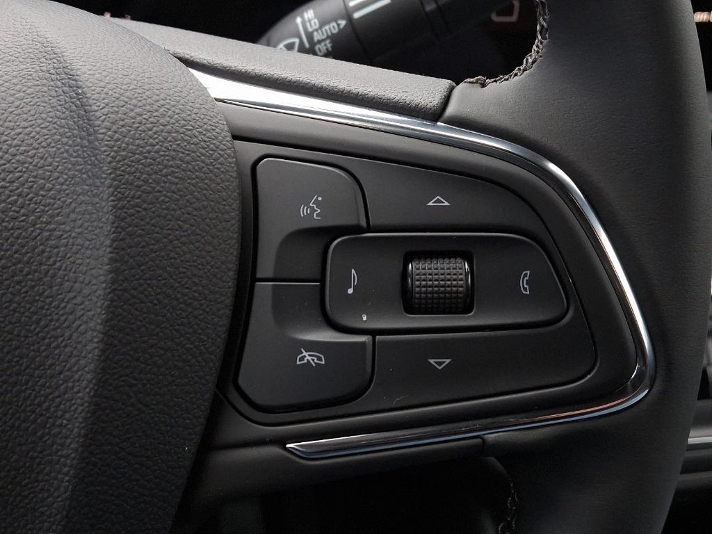 new 2025 Buick Envista car, priced at $27,815