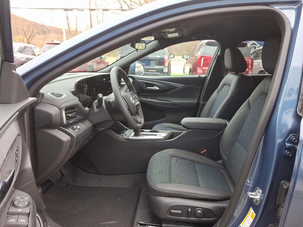 new 2025 Buick Envista car, priced at $27,815