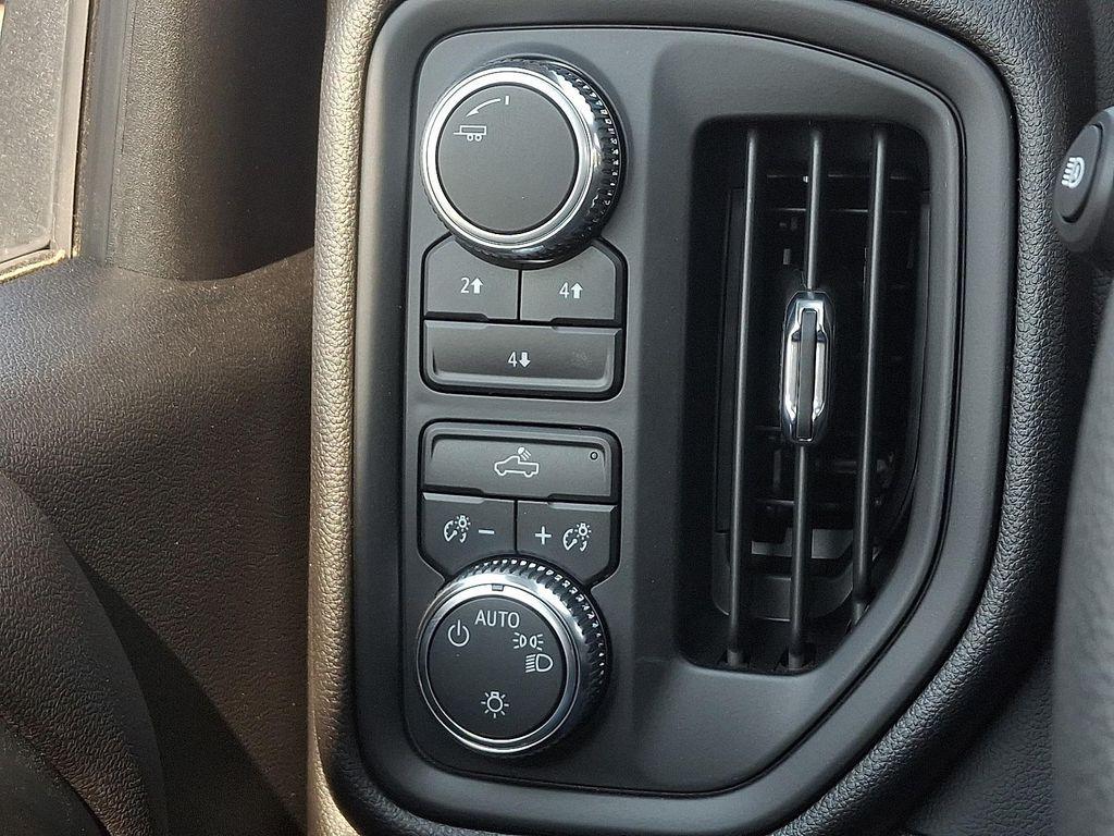 new 2025 GMC Sierra 3500 car, priced at $51,495