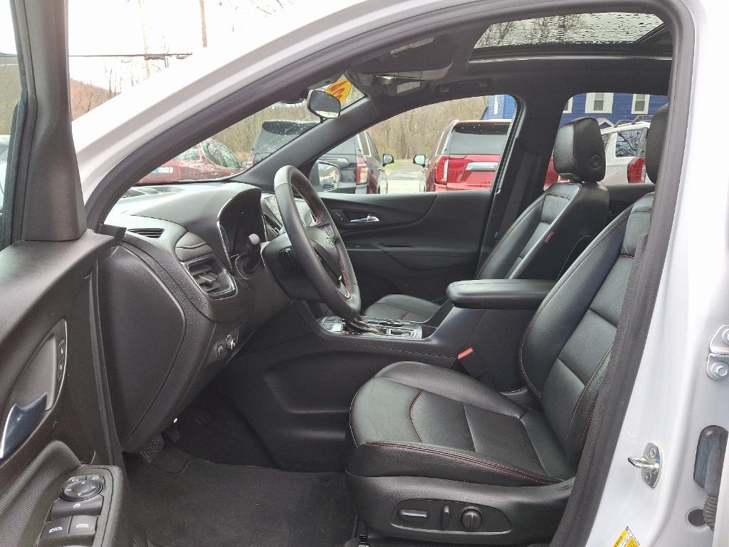 used 2024 Chevrolet Equinox car, priced at $31,990
