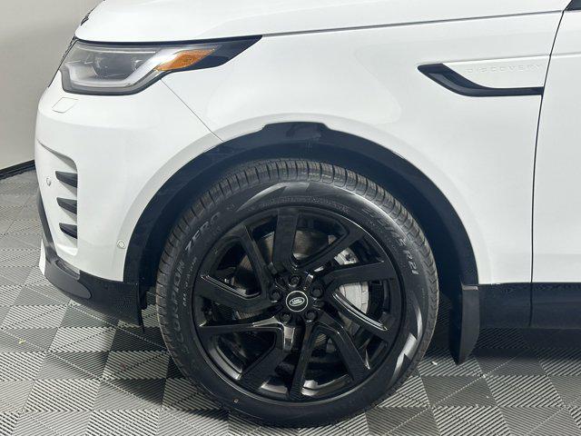 new 2025 Land Rover Discovery car, priced at $70,768